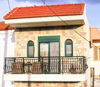 a house with a balcony with a red roof at La Casa Di Silvia in Apolakkiá