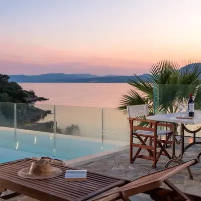 Arte Pefki Beachfront Suites