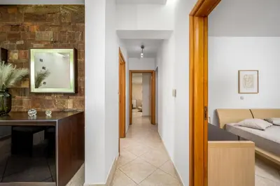 a hallway leading to a bedroom with a bed at El Paradiso in Pastida