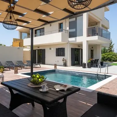 Dioni Pool House