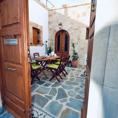 Villa Patitiri Traditional House with hot tub
