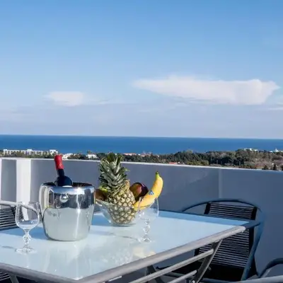E&A luxury apartment with sea view