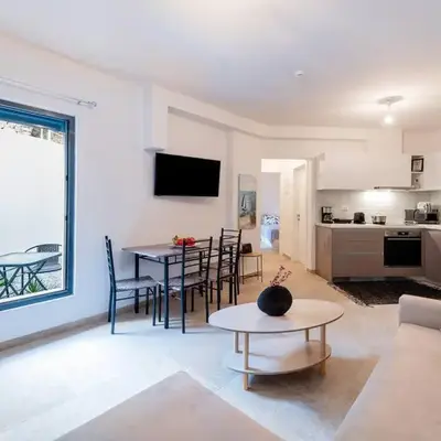 Rhodes Center Apartment