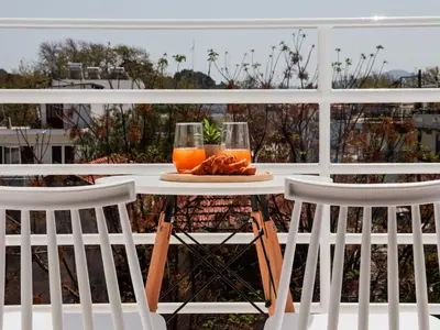 a table with a plate of food and two glasses of orange juice at SunView Studio in Kremasti