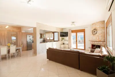 a large living room with a couch and a kitchen at Vista Magica in Pastida