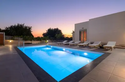 a swimming pool with blue water in a backyard at Cielo Blu villa in Soroni