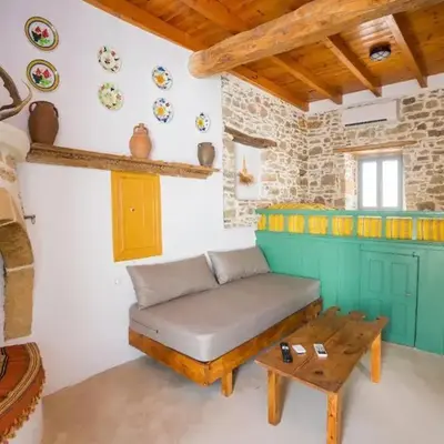 Amarantos-Traditional Village House-Apollona
