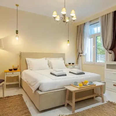Themis' Urban Residence