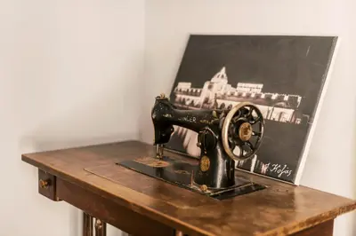an old sewing machine sitting on top of a table at Quattro Zie in Rhodes Town