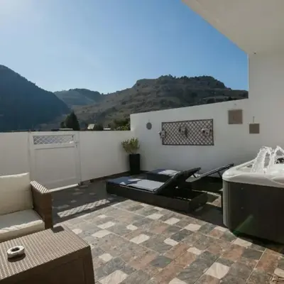 Stergios Suite with Private Jacuzzi