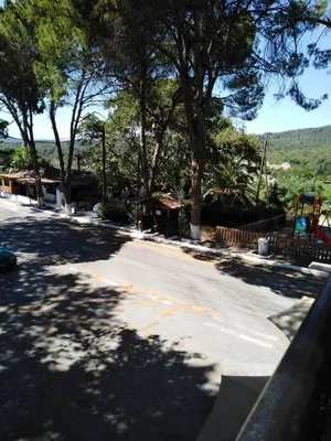 a tree lined street with a playground in the distance at Casa Marina in Archipolis