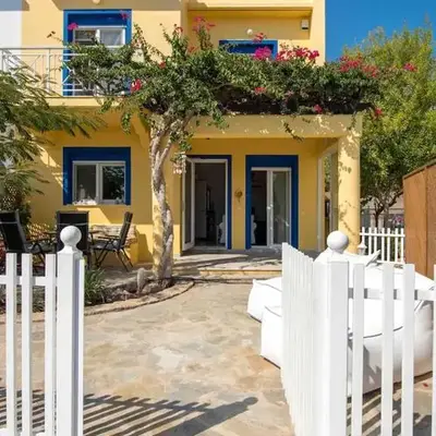 Le Petit Refuge 2 Floor Maisonette with Seaview