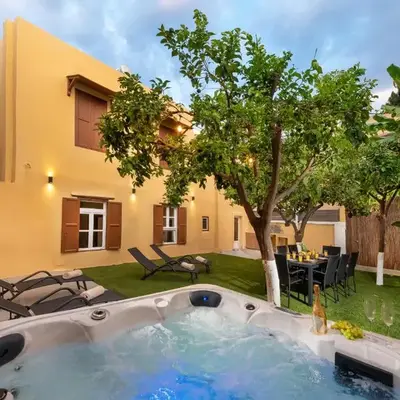 3-4 Bedrooms Villa in old Town