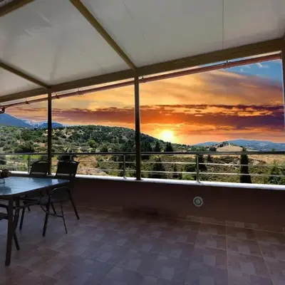 Theros Lux Apartment