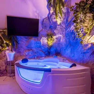 Ethnic Cave Suite