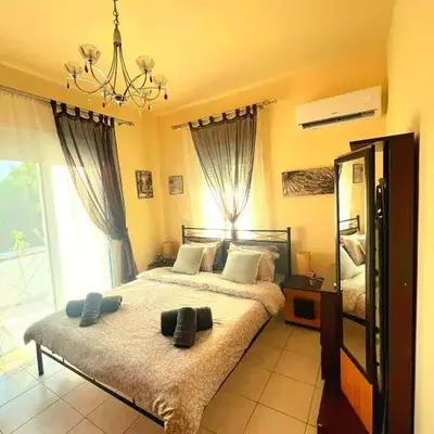Niki's House