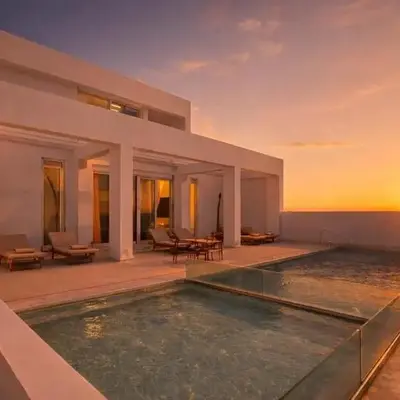 Seapalm Villa - Elegant Stay - Steps from the Sea