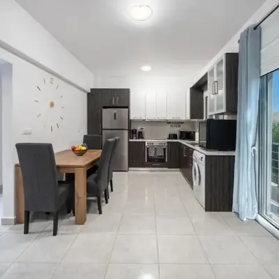 Rhodes Center 2-Bedroom Apartment