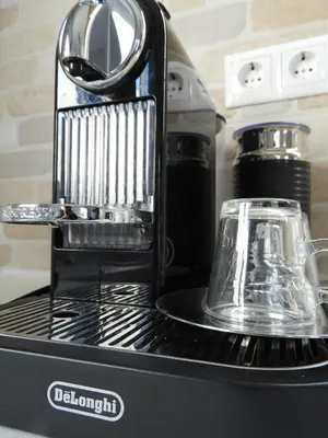 a juicer sitting on top of a blender at Angelica Residence in Gennadi