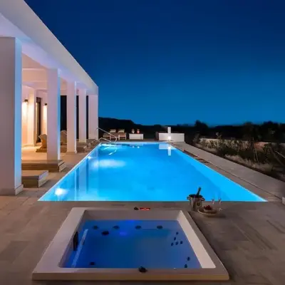 Seashell Villa - Luxury Pool Retreat - 150m Beach