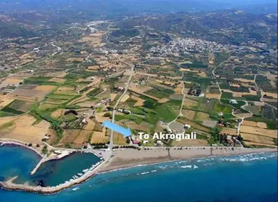 an aerial view of a beach with the words to avoriazilli at To Akrogiali in Phanaes