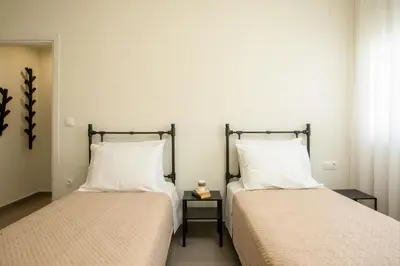 two beds sitting next to each other in a room at Casa Anastasia in Pastida