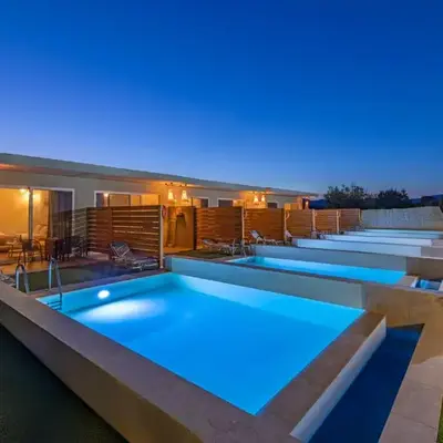 M&B Luxury Suites Charaki