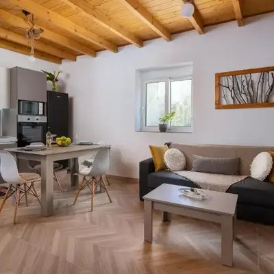 Kostas Nest