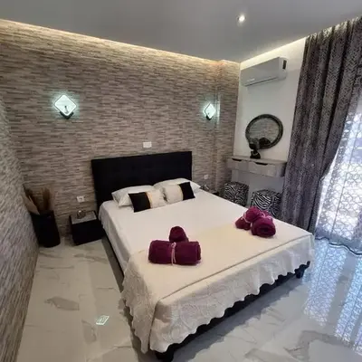 EFReMIAS PLACE