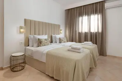 a large bedroom with two beds with white sheets at Vento Estivo Mansion in Pastida