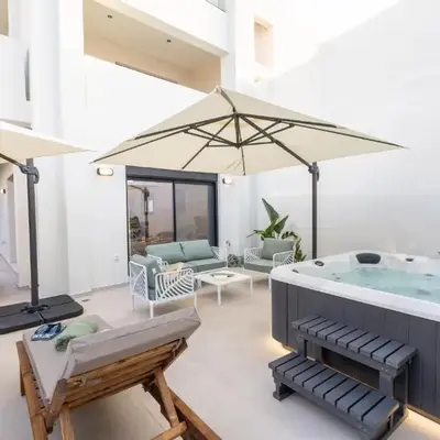 NiMar luxury city villa with jacuzzi