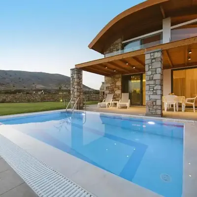 Semi-detached house with private pool