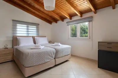 a bedroom with a bed and a window at Diverso Inn in Koskinou