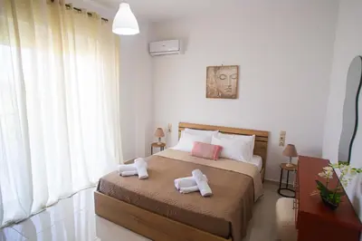 a bedroom with a bed with two towels on it at LiRa in Kremasti