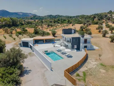 an aerial view of a house with a swimming pool at Casa Del Silencio in Pastida