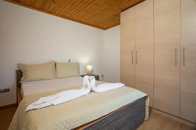 a bedroom with a bed with white towels on it at La Casa Di Kika in Malona Village