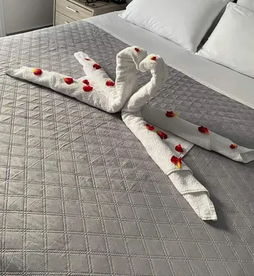 a couple of towel animals on a bed at Haraki Acqua e Sole Ground Floor House in Haraki