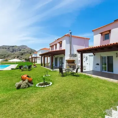 Holiday Home Haus in Kolympia mit Garten und Bergblick by Interhome