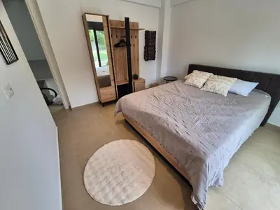 a bedroom with a large bed and a circular rug at Luxe nieuwe villa met zwembad in Kalithies