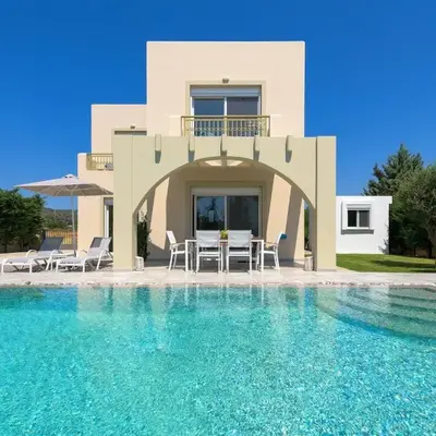 Holiday Home Liebevoll ausgestattetes Haus in ruhiger Lage mit beheiztem Pool und Meerblick by Interhome
