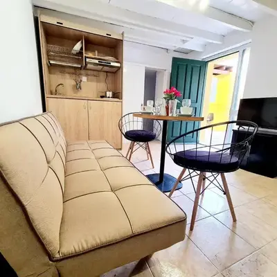 Piccolo Modern Suites - Old Town
