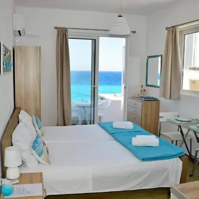 Lilian's Seaview-Party Street-Youth Studios