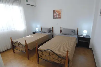 two beds in a small room with a window at Salakos Mountain View Home in Sálakos