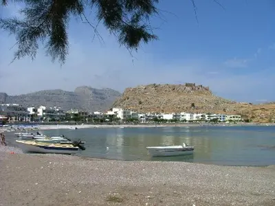 a group of boats sitting in the water on a beach at Horizon View Studio in Haraki