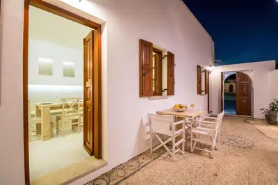 a dining room with a table and chairs at Lindian Polis in Líndos