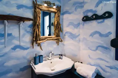 a bathroom with a sink and a mirror at Villa Marqua in Kalavárda