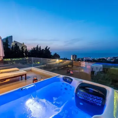 FlyViewFlatsGOLD PrivateHotTub with SeaView