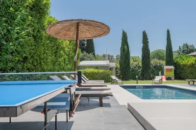 a pool table and umbrella next to a swimming pool at Villa Elena in Triánta