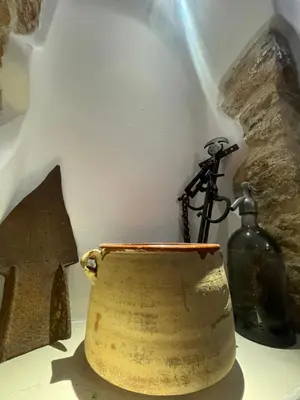 a vase with a statue and a small tripod at Villetta Erato-picturesque studio in Halki