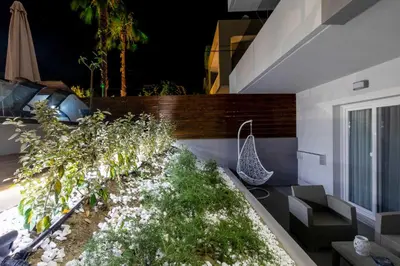 a garden in the middle of a house at Akalli Studios in Ixia